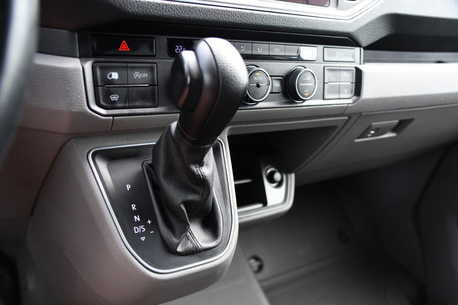 Volkswagen Crafter 35 2.0 TDI L3H3 PB Edition Camera, Adaptieve Cruise, Carplay, LED, Clima, 177pk, Automaat, Voorruit verwarming, Massage stoel, Uniek!