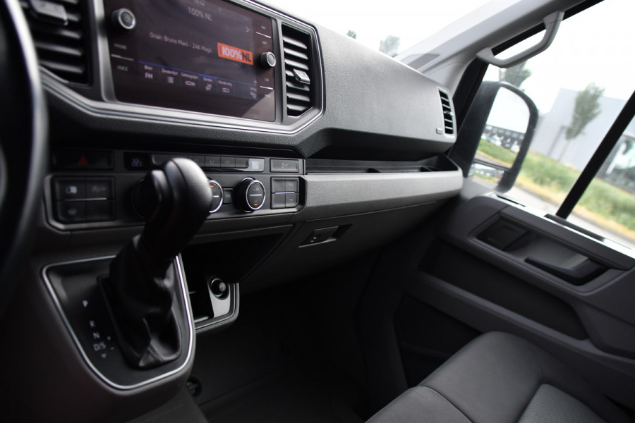 Volkswagen Crafter 35 2.0 TDI L3H3 PB Edition Camera, Adaptieve Cruise, Carplay, LED, Clima, 177pk, Automaat, Voorruit verwarming, Massage stoel, Uniek!