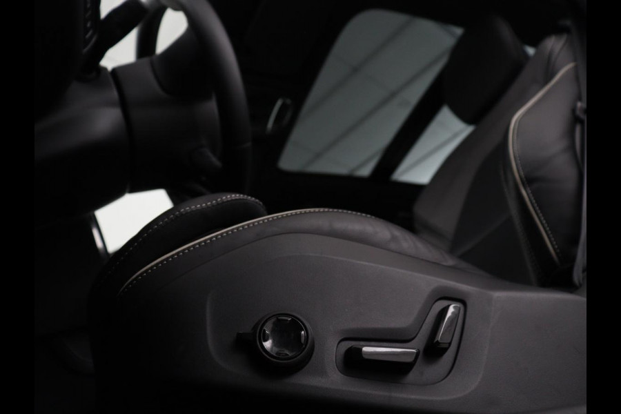 Volvo S60 2.0 Recharge T6 AWD Core | SOH 97,5% | Panoramadak | Stoel & Stuurverwarming | Pilot assist | Adaptive cruise | Navigatie | Bluetooth | Carplay | Climate control | Harman Kardon | DAB+