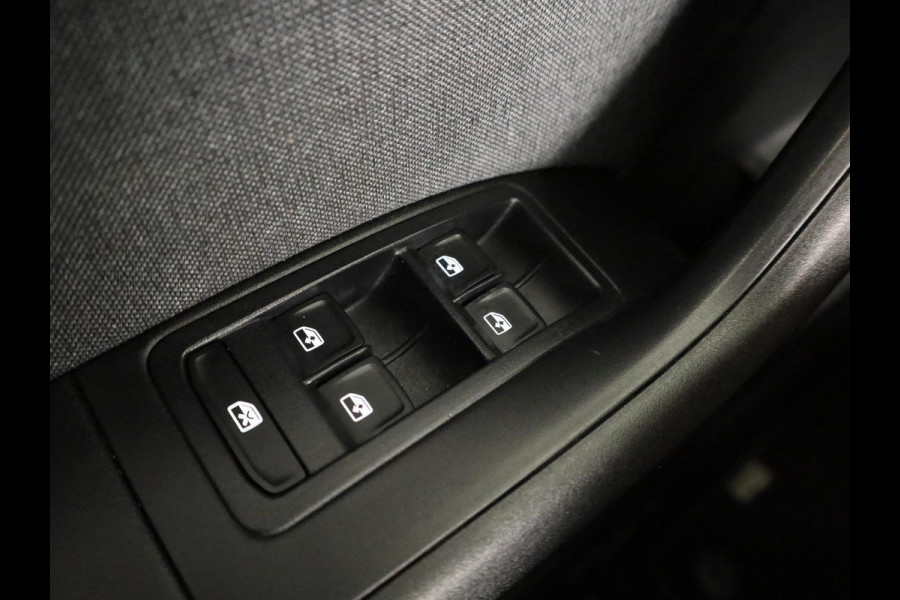 Seat Ateca 1.0 TSI Style Business Intense 81kw / 110pk | Navigatiesysteem 23.4 cm | Achteruitrijcamera | Climat control | Virtual cockpit | Park assist