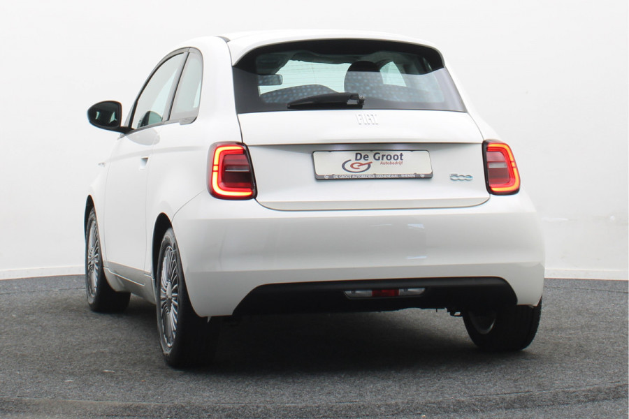Fiat 500 Icon 42 kWh SOH 94,5%, Virtual Cockpit, Apple Carplay, Lane Assist, 16"
