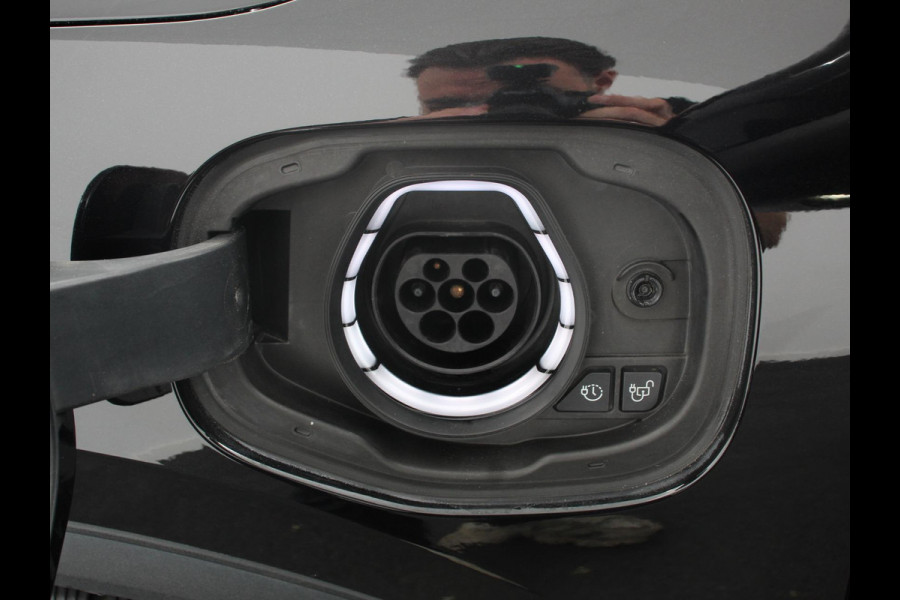 Ford Kuga 2.5 PHEV Vignale Climate control Adaptieve cruise control Led Lichtmetalen velgen Parkeersensoren Camera Stoelverwarming Stuurverwarming Navigatie Apple carplay/ Android Auto Trekhaak