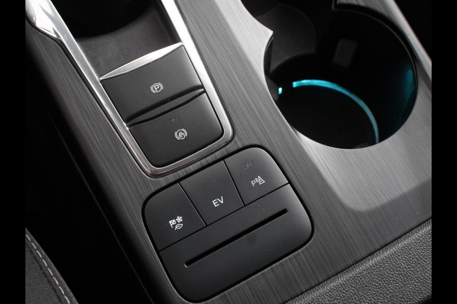 Ford Kuga 2.5 PHEV Vignale Climate control Adaptieve cruise control Led Lichtmetalen velgen Parkeersensoren Camera Stoelverwarming Stuurverwarming Navigatie Apple carplay/ Android Auto Trekhaak