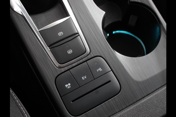 Ford Kuga 2.5 PHEV Vignale Climate control Adaptieve cruise control Led Lichtmetalen velgen Parkeersensoren Camera Stoelverwarming Stuurverwarming Navigatie Apple carplay/ Android Auto Trekhaak