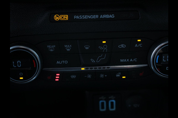 Ford Kuga 2.5 PHEV Vignale Climate control Adaptieve cruise control Led Lichtmetalen velgen Parkeersensoren Camera Stoelverwarming Stuurverwarming Navigatie Apple carplay/ Android Auto Trekhaak