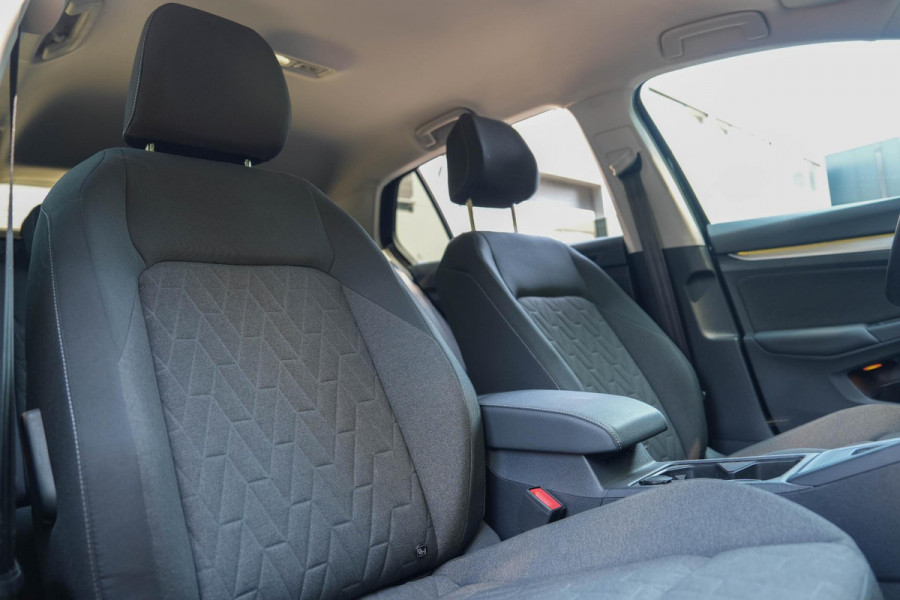 Volkswagen Golf 1.5 eHybrid R-line | Carplay | Cruise | Led | Facelift