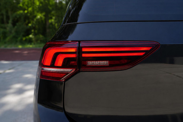 Volkswagen Golf 1.5 eHybrid R-line | Carplay | Cruise | Led | Facelift