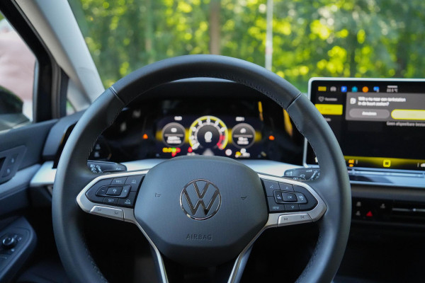 Volkswagen Golf 1.5 eHybrid R-line | Carplay | Cruise | Led | Facelift