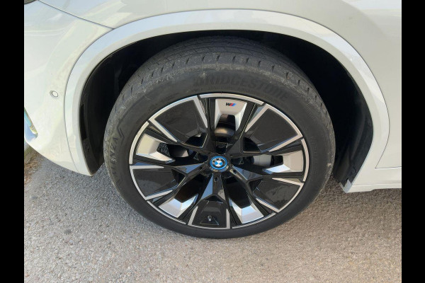 BMW iX3 High Executive 80 kWh | M Pakket | Panoramadak | 360 graden camera | Sportstoelen | Harman/kardon | Keyless entry | Elektrische achterklep | Stoelverwarming | Head Up Display