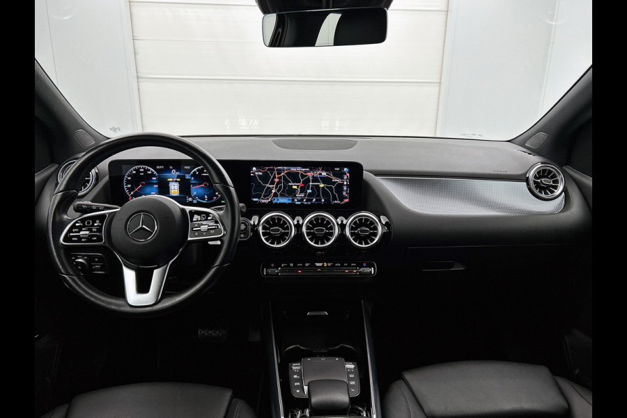 Mercedes-Benz B-Klasse 180 Business Solution Luxury Trekhaak | Parkeerpakket met achteruitrijcamera | Ledkoplampen | Sfeerverlichting | Stoelverwarming. Inclusief 24 maanden MB Certified garantie voor Europa.