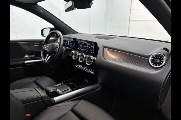 Mercedes-Benz B-Klasse 180 Business Solution Luxury Trekhaak | Parkeerpakket met achteruitrijcamera | Ledkoplampen | Sfeerverlichting | Stoelverwarming. Inclusief 24 maanden MB Certified garantie voor Europa.