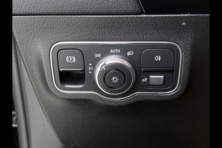 Mercedes-Benz B-Klasse 180 Business Solution Luxury Trekhaak | Parkeerpakket met achteruitrijcamera | Ledkoplampen | Sfeerverlichting | Stoelverwarming. Inclusief 24 maanden MB Certified garantie voor Europa.