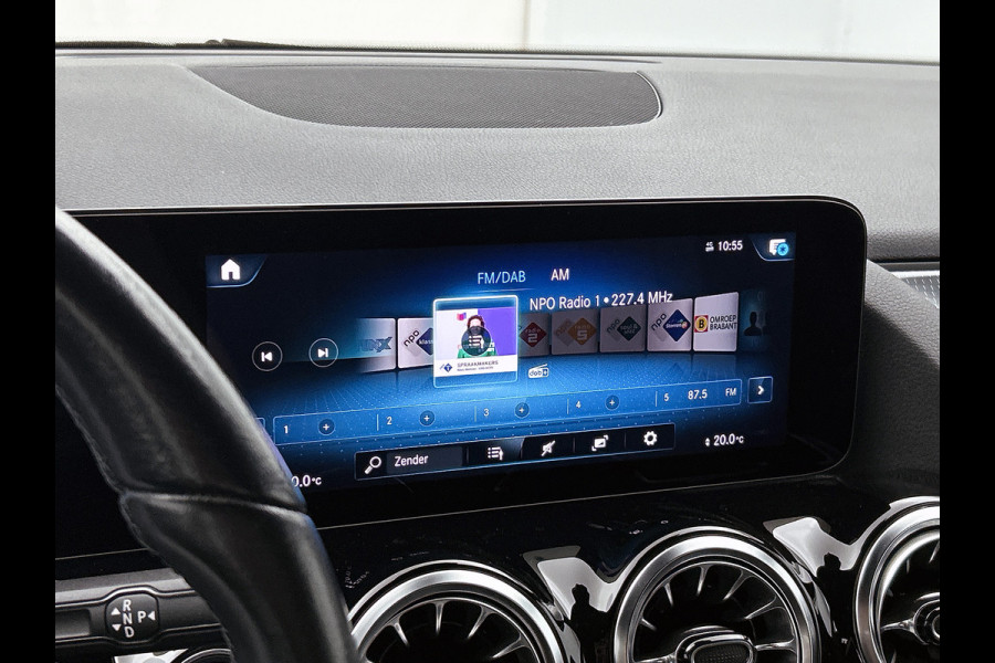 Mercedes-Benz B-Klasse 180 Business Solution Luxury Trekhaak | Parkeerpakket met achteruitrijcamera | Ledkoplampen | Sfeerverlichting | Stoelverwarming. Inclusief 24 maanden MB Certified garantie voor Europa.