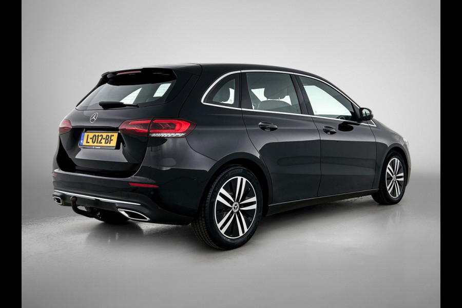 Mercedes-Benz B-Klasse 180 Business Solution Luxury Trekhaak | Parkeerpakket met achteruitrijcamera | Ledkoplampen | Sfeerverlichting | Stoelverwarming. Inclusief 24 maanden MB Certified garantie voor Europa.