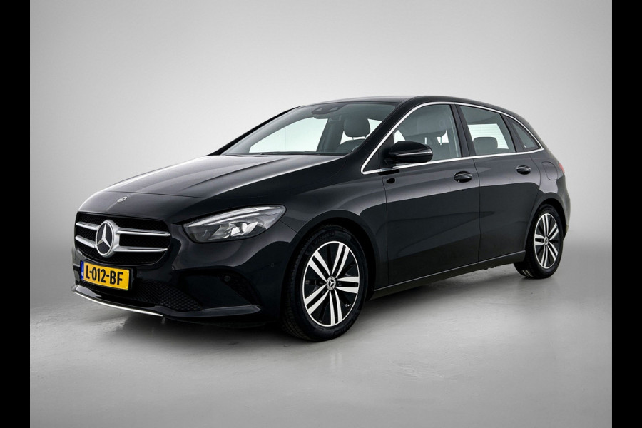 Mercedes-Benz B-Klasse 180 Business Solution Luxury Trekhaak | Parkeerpakket met achteruitrijcamera | Ledkoplampen | Sfeerverlichting | Stoelverwarming. Inclusief 24 maanden MB Certified garantie voor Europa.