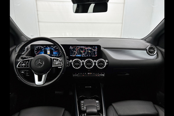 Mercedes-Benz B-Klasse 180 Business Solution Luxury Trekhaak | Parkeerpakket met achteruitrijcamera | Ledkoplampen | Sfeerverlichting | Stoelverwarming. Inclusief 24 maanden MB Certified garantie voor Europa.