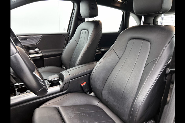 Mercedes-Benz B-Klasse 180 Business Solution Luxury Trekhaak | Parkeerpakket met achteruitrijcamera | Ledkoplampen | Sfeerverlichting | Stoelverwarming. Inclusief 24 maanden MB Certified garantie voor Europa.
