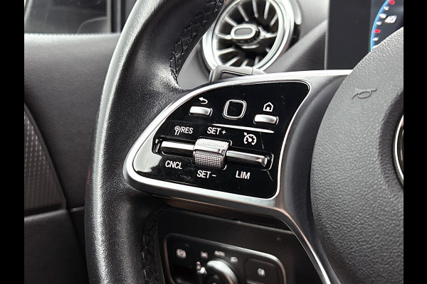 Mercedes-Benz B-Klasse 180 Business Solution Luxury Trekhaak | Parkeerpakket met achteruitrijcamera | Ledkoplampen | Sfeerverlichting | Stoelverwarming. Inclusief 24 maanden MB Certified garantie voor Europa.
