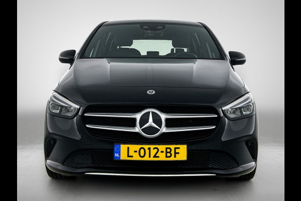 Mercedes-Benz B-Klasse 180 Business Solution Luxury Trekhaak | Parkeerpakket met achteruitrijcamera | Ledkoplampen | Sfeerverlichting | Stoelverwarming. Inclusief 24 maanden MB Certified garantie voor Europa.