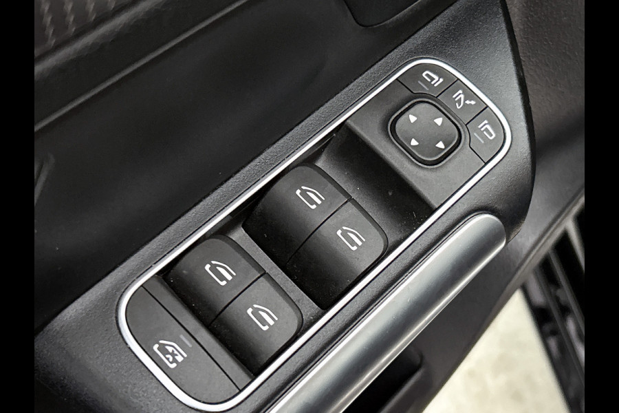 Mercedes-Benz B-Klasse 180 Business Solution Luxury Trekhaak | Parkeerpakket met achteruitrijcamera | Ledkoplampen | Sfeerverlichting | Stoelverwarming. Inclusief 24 maanden MB Certified garantie voor Europa.