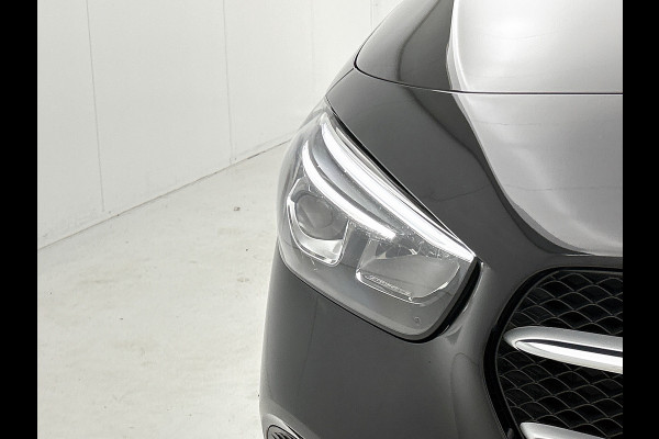 Mercedes-Benz B-Klasse 180 Business Solution Luxury Trekhaak | Parkeerpakket met achteruitrijcamera | Ledkoplampen | Sfeerverlichting | Stoelverwarming. Inclusief 24 maanden MB Certified garantie voor Europa.
