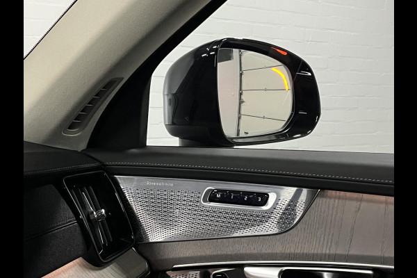 Volvo XC90 2.0 T8 Plug-in hybrid AWD Ultra Dark Luchtvering | Bowers & Wilkins | Adapt. cruise | Open dak | Massage | 360 camera | Head-up | Stoelventilatie/-verwarming | 22" wielen