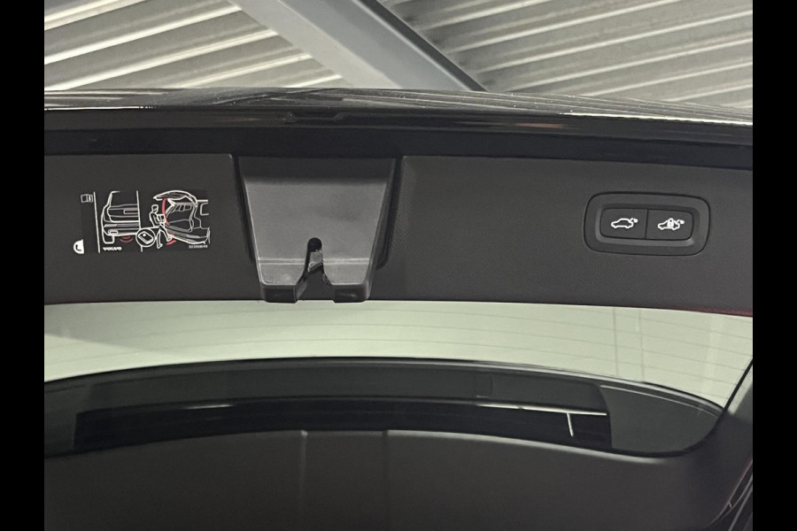 Volvo XC90 2.0 T8 Plug-in hybrid AWD Ultra Dark Luchtvering | Bowers & Wilkins | Adapt. cruise | Open dak | Massage | 360 camera | Head-up | Stoelventilatie/-verwarming | 22" wielen