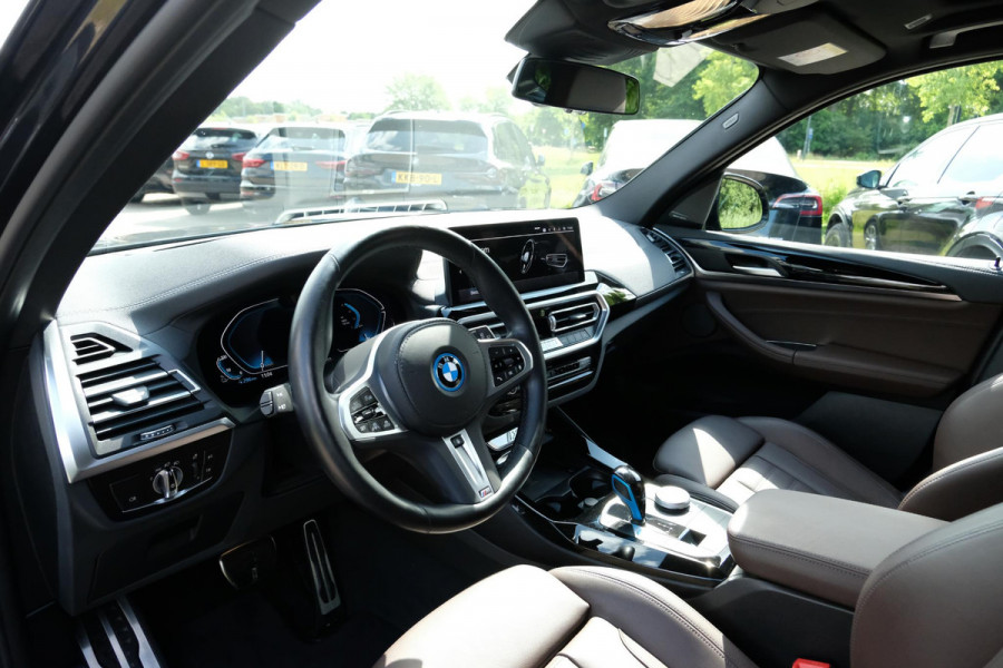 BMW iX3 High Executive 80 kWh | M Sport | Panoramadak | Trekhaak wegklapbaar | Harman/kardon | Keyless entry | Sportstoelen | Stoelverwarming | 360 graden camera | Head Up Display