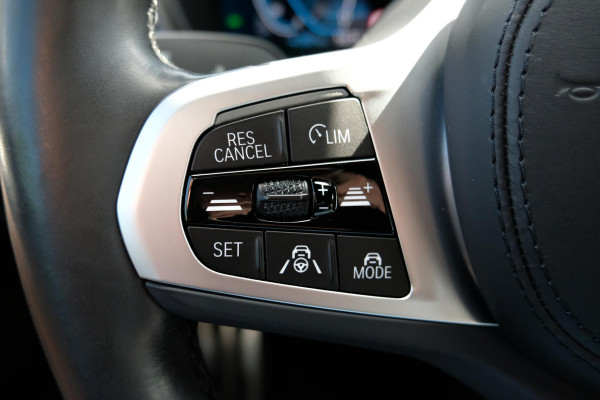 BMW iX3 High Executive 80 kWh | M Sport | Panoramadak | Trekhaak wegklapbaar | Harman/kardon | Keyless entry | Sportstoelen | Stoelverwarming | 360 graden camera | Head Up Display