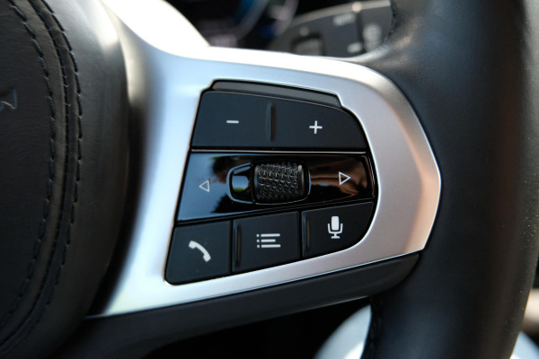 BMW iX3 High Executive 80 kWh | M Sport | Panoramadak | Trekhaak wegklapbaar | Harman/kardon | Keyless entry | Sportstoelen | Stoelverwarming | 360 graden camera | Head Up Display
