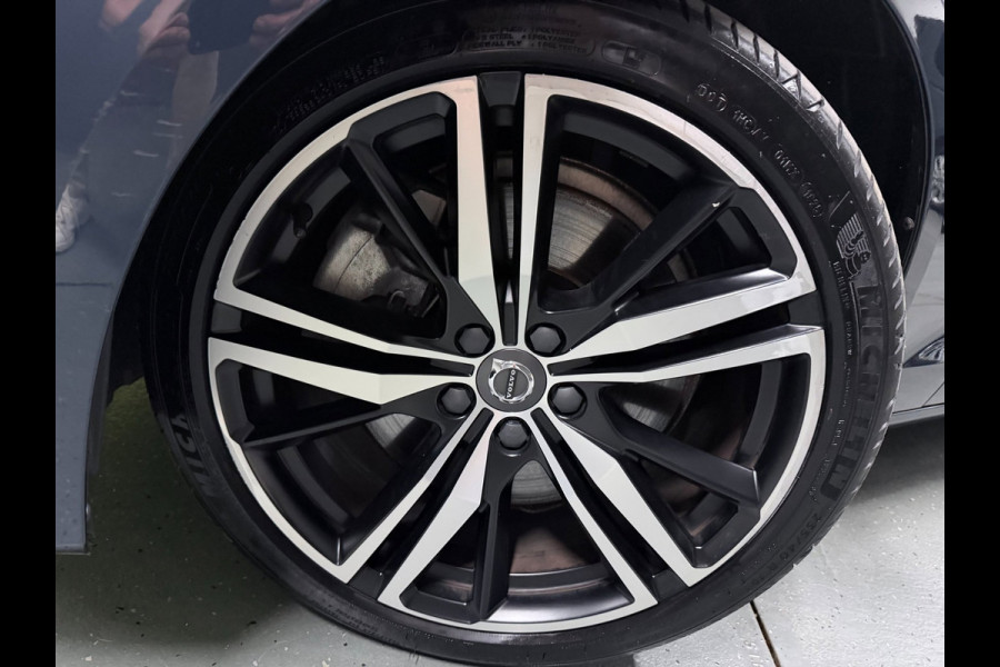 Volvo V60 2.0 T6 AWD R-Design LONG-RANGE BLACK-LINE PANO/LEDER/H-UP/H&K/STOEL-M/ADAPT-CRUISE/DAB/CARPLAY/CAM///