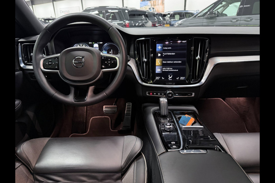 Volvo V60 2.0 T6 AWD R-Design LONG-RANGE BLACK-LINE PANO/LEDER/H-UP/H&K/STOEL-M/ADAPT-CRUISE/DAB/CARPLAY/CAM///
