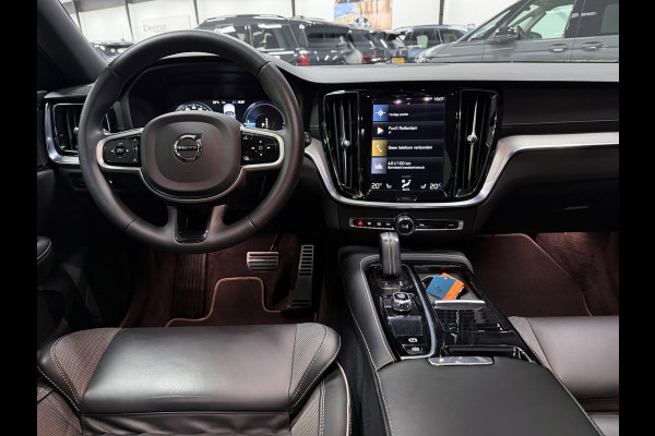 Volvo V60 2.0 T6 AWD R-Design LONG-RANGE BLACK-LINE PANO/LEDER/H-UP/H&K/STOEL-M/ADAPT-CRUISE/DAB/CARPLAY/CAM///