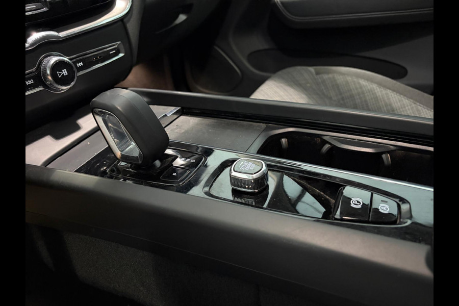 Volvo XC60 T6 Aut. Long Range Core Bright Parkeercamera 350pk