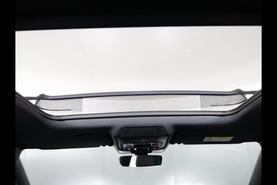 Volkswagen Tiguan 1.5 eTSI Life Edition 130 pk Automaat (DSG) | Verlengde garantie | Navigatie | Panoramadak | Trekhaak (wegklapbaar) | Parkeersensoren (Park assist) | Achteruitrijcamera |