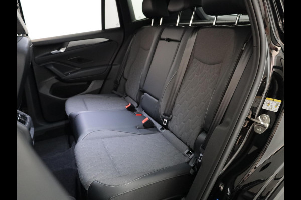 Volkswagen Tiguan 1.5 eTSI Life Edition 130 pk Automaat (DSG) | Verlengde garantie | Navigatie | Panoramadak | Trekhaak (wegklapbaar) | Parkeersensoren (Park assist) | Achteruitrijcamera |