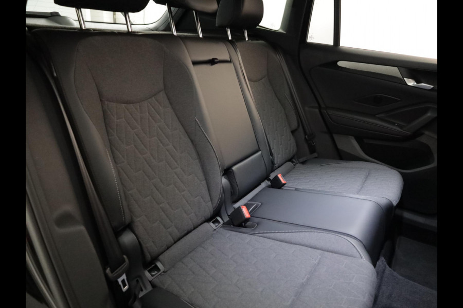 Volkswagen Tiguan 1.5 eTSI Life Edition 130 pk Automaat (DSG) | Verlengde garantie | Navigatie | Panoramadak | Trekhaak (wegklapbaar) | Parkeersensoren (Park assist) | Achteruitrijcamera |