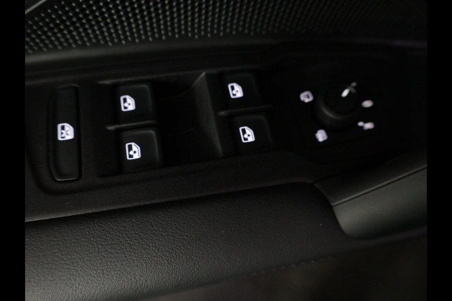 Volkswagen Tiguan 1.5 eTSI Life Edition 130 pk Automaat (DSG) | Verlengde garantie | Navigatie | Panoramadak | Trekhaak (wegklapbaar) | Parkeersensoren (Park assist) | Achteruitrijcamera |