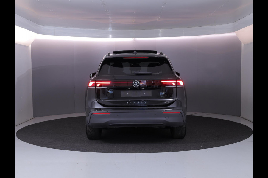 Volkswagen Tiguan 1.5 eTSI Life Edition 130 pk Automaat (DSG) | Verlengde garantie | Navigatie | Panoramadak | Trekhaak (wegklapbaar) | Parkeersensoren (Park assist) | Achteruitrijcamera |