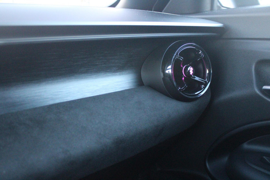 Alfa Romeo junior ELETTRICA SPECIALE 156PK 54 kWh | "SABELT" SPORTSTOELEN ELEKTRISCH VERSTELBAAR MET LEDEREN/ALCANTARA BEKLEDING | PANORAMISCH SCHUIF/KANTEL DAK | BICOLOR DAK (ZWART DAK) | WARMTEPOMP | TECHNOLOGIE PAKKET (O.A. FULL LED ADAPTIVE MATRIX KOPLAMPEN/DODEHOEK DETECTIE/DRAADLOZE TELEFOONLADER/ACHTERUITRIJ CAMERA/PARKEERSENSOREN VOOR, ACHTER,ZIJKANT) | DRAADLOZE APPLE CARPLAY/ANDROID AUTO | CLIMATE CONTROL | ELEKTRISCH BEDIENBARE ACHTERKLEP | STOEL VERWARMING | ELEKTRISCH BEDIENBARE VOORSTOEL | VERKEERSBORDEN HERKENNING | ADAPTIVE CRUISE CONTROL | KEYLESS ENTRY/START |