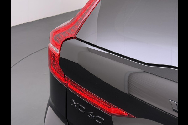 Volvo XC60 2.0 T6 Plug-in hybrid AWD Plus Black Edition TOPSTAAT! | DEALER ONDERHOUDEN | 100% ONGEVAL VERLEDEN VRIJ | TREKHAAK | HARMAN KARDON | 360 CAMERA| MEMORY STOELEN| ACHTERBANK VERWARMD|