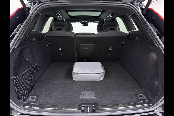 Volvo XC60 2.0 T6 Plug-in hybrid AWD Plus Black Edition TOPSTAAT! | DEALER ONDERHOUDEN | 100% ONGEVAL VERLEDEN VRIJ | TREKHAAK | HARMAN KARDON | 360 CAMERA| MEMORY STOELEN| ACHTERBANK VERWARMD|