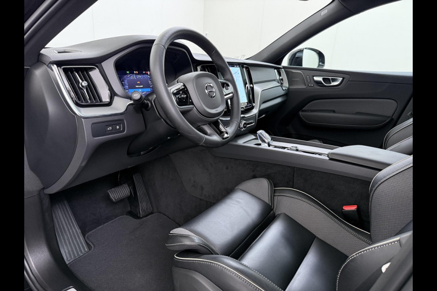 Volvo XC60 2.0 T6 Plug-in hybrid AWD Plus Black Edition TOPSTAAT! | DEALER ONDERHOUDEN | 100% ONGEVAL VERLEDEN VRIJ | TREKHAAK | HARMAN KARDON | 360 CAMERA| MEMORY STOELEN| ACHTERBANK VERWARMD|
