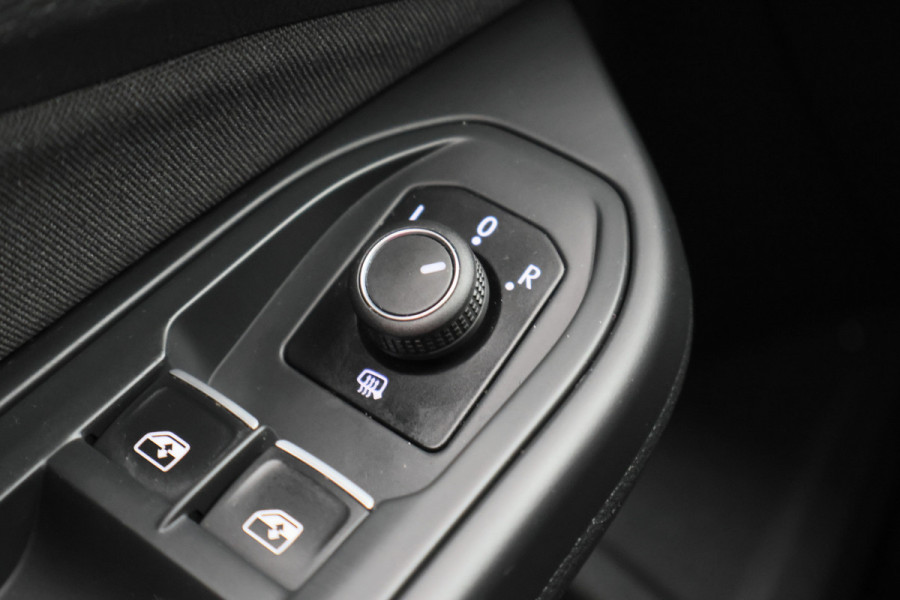 Volkswagen Golf 1.0 eTSI DSG Life Virtual Cockpit, Sfeerverlichting, Climate, ACC, Apple Carplay, PDC, 17''