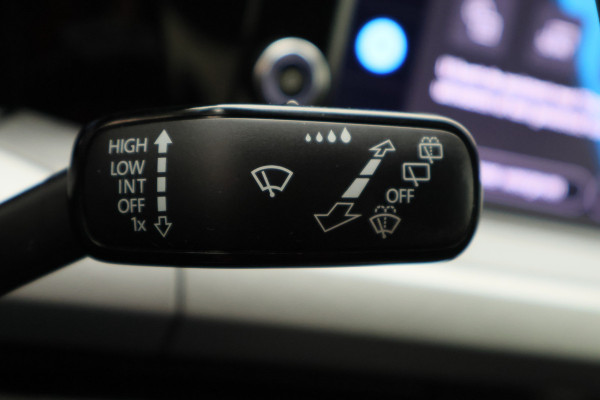 Volkswagen Golf 1.0 eTSI DSG Life Virtual Cockpit, Sfeerverlichting, Climate, ACC, Apple Carplay, PDC, 17''