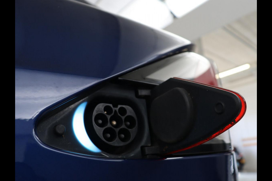 Tesla Model X Long Range | SOH 100% | Panoramadak | Trekhaak | 360 Camera | Stoel & Stuurverwarming | Adaptive cruise | Navigatie | DAB+ | Bluetooth | Climate control | Self-driving | Sfeerverlichting