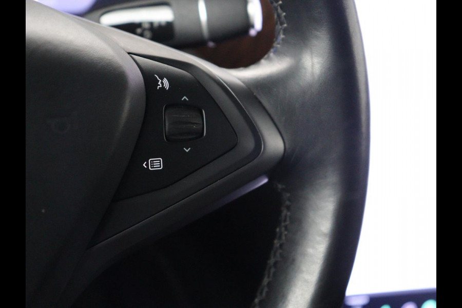 Tesla Model X Long Range | SOH 100% | Panoramadak | Trekhaak | 360 Camera | Stoel & Stuurverwarming | Adaptive cruise | Navigatie | DAB+ | Bluetooth | Climate control | Self-driving | Sfeerverlichting