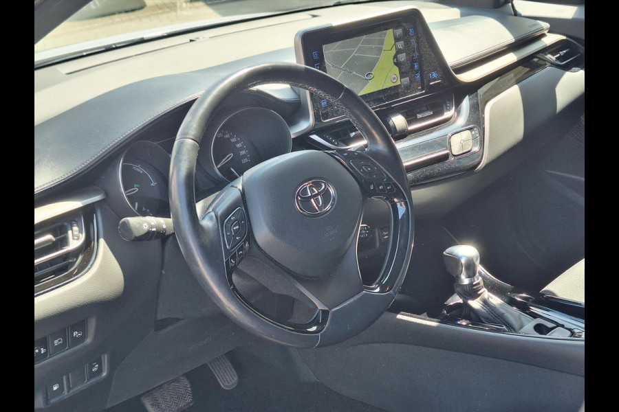Toyota C-HR 1.8 Hybrid Style | Dodehoekherkenning, Navigatie, Parkeersensoren, Stoel + Stuurverwarming, DAB, Keyless, 18 inch