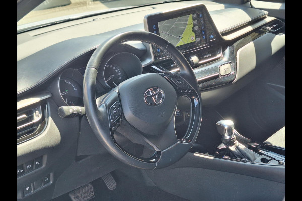 Toyota C-HR 1.8 Hybrid Style | Dodehoekherkenning, Navigatie, Parkeersensoren, Stoel + Stuurverwarming, DAB, Keyless, 18 inch