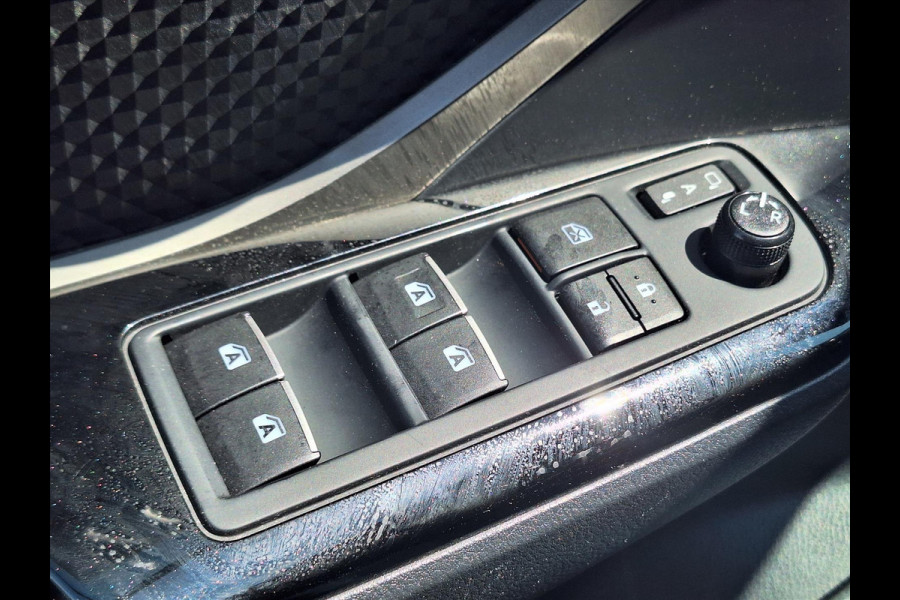 Toyota C-HR 1.8 Hybrid Style | Dodehoekherkenning, Navigatie, Parkeersensoren, Stoel + Stuurverwarming, DAB, Keyless, 18 inch